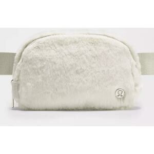 Everywhere Belt Bag Fleece